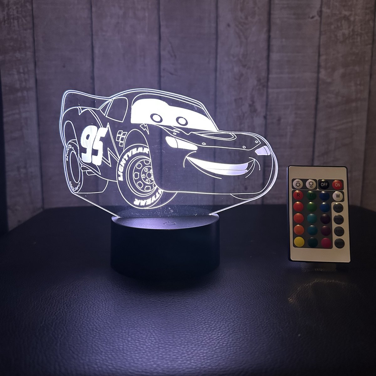 Klarigo® Nachtlamp – 3D LED Lamp Illusie – 16 Kleuren – Bureaulamp – Cars Lamp – Sfeerlamp Disney – Nachtlampje Kinderen – Creative lamp - Afstandsbediening