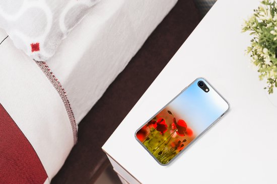 iPhone 7 - Coquelicots sous un ciel bleu clair. - Étui de téléphone en Siliconen