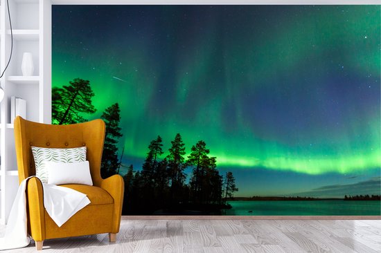 Behang - Fotobehang Het noorderlicht tijdens een nacht in het Finse Lapland - Breedte 405 cm x hoogte 260 cm