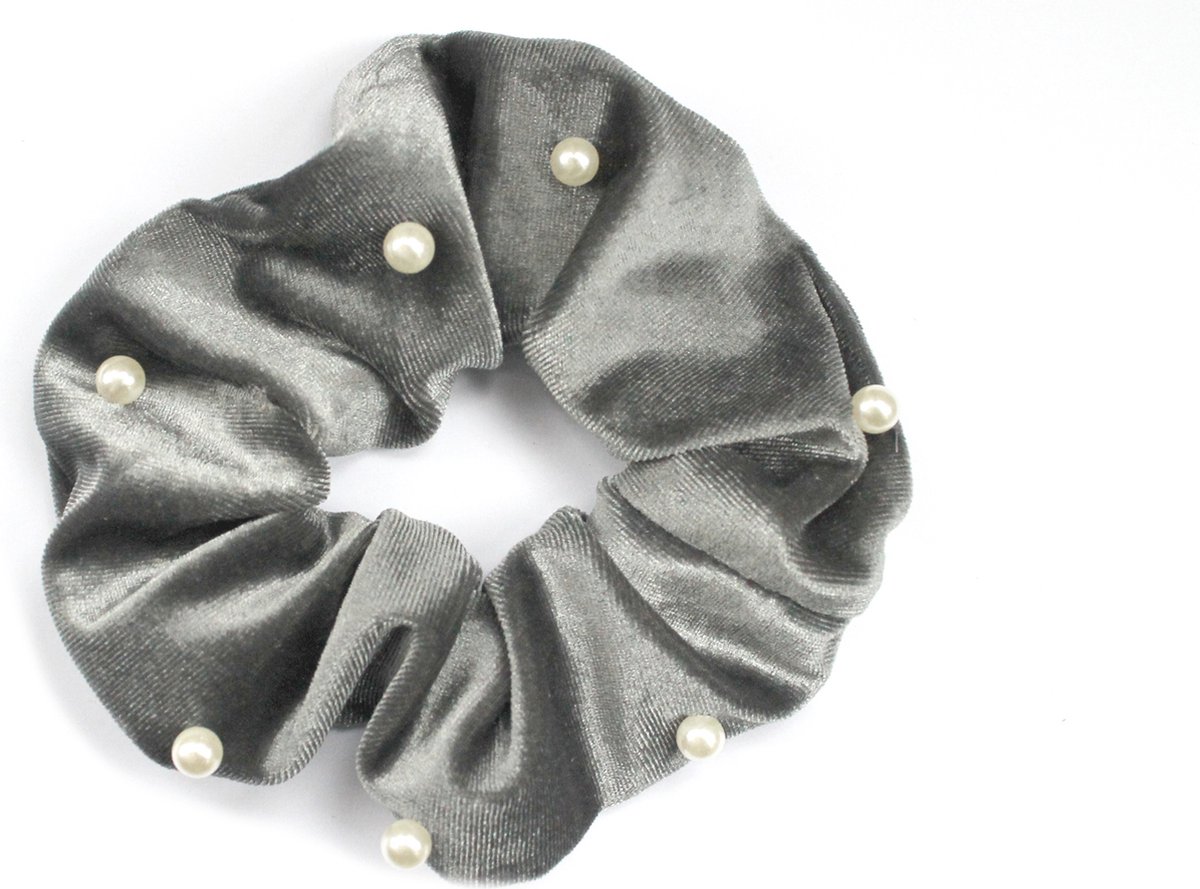 Scrunchie met pareltjes grijs - grijze haarwokkel met kralen - scrunchie parels fluweel - grijs - one size - STUDIO Ivana