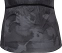 Onderkant van een dames tanktop. Zwart met abstract camouflage-achtig patroon en zwarte tailleband.