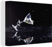 Canvas schilderij 160x120 cm - Wanddecoratie Martini glas dat bij de stam breekt op een zwarte achtergrond - Muurdecoratie woonkamer - Slaapkamer decoratie - Kamer accessoires - Schilderijen
