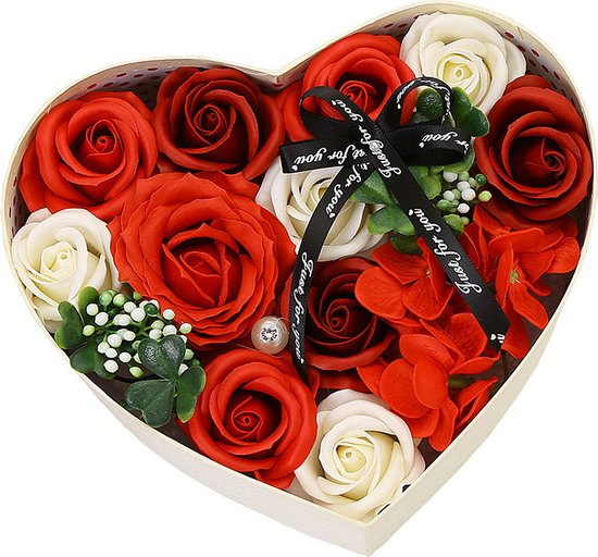 Kunstbloemen - Geschenkset vrouwen - Rozen van geurige zeep - Hartvormige - Valentijn cadeau - Valentijn cadeautje voor haar - Valentijn - Cadeau - Geschenk - Verjaardag - Moederdag - Moederdag cadeautje - Inclusief kaart - Rood
