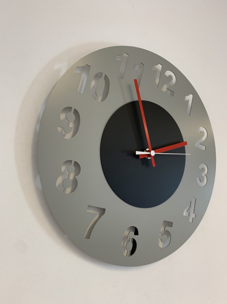 WANDKLOK AMSTERDAM GREY & BLACK RED POINTERS DUTCH DESIGN KLOK