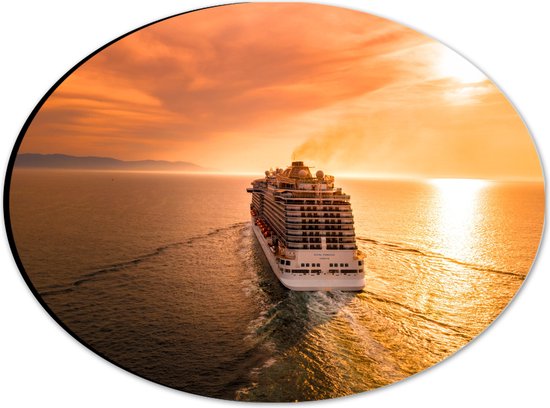 WallClassics - Dibond Ovaal - Cruiseschip op Water bij Zachte Zonsondergang - 28x21 cm Foto op Ovaal (Met Ophangsysteem)