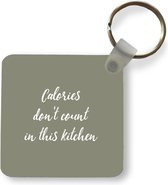 Sleutelhanger - Uitdeelcadeautjes - Spreuken - Calories don't count in this kitchen - Quotes - Plastic