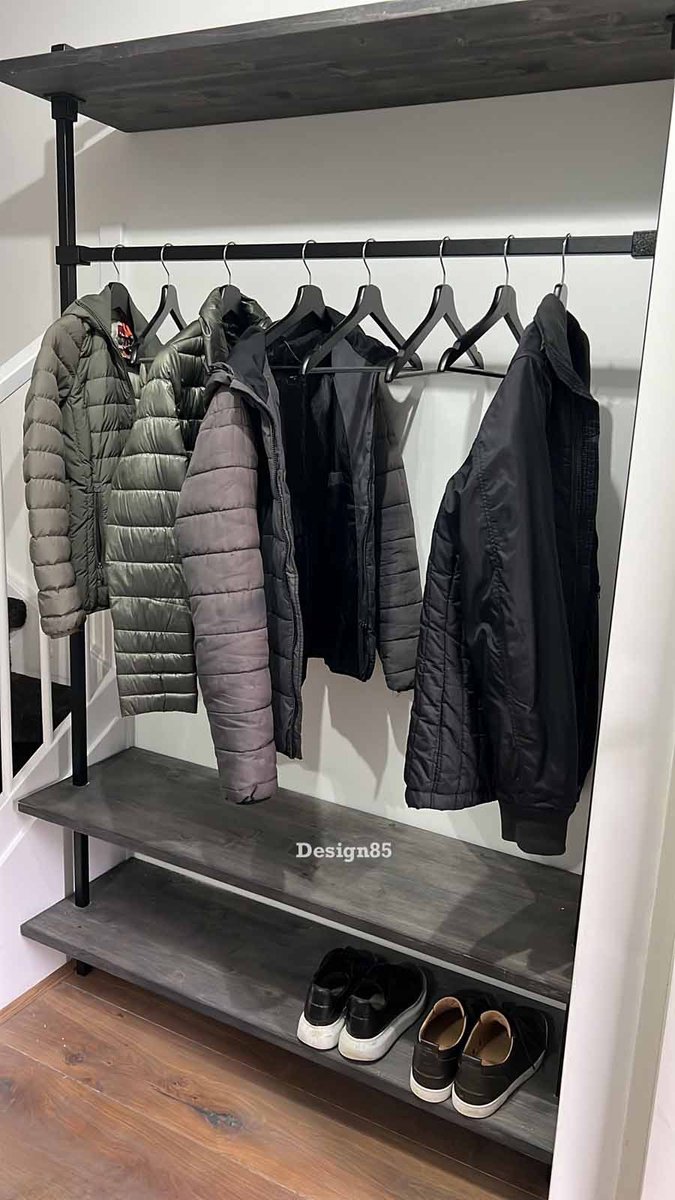 Industriële Wandkapstok met Hoedenplank – Steigerbuis Kapstok voor Kleerhangers – Hout & Zwart Staal – 120 cm – Design85