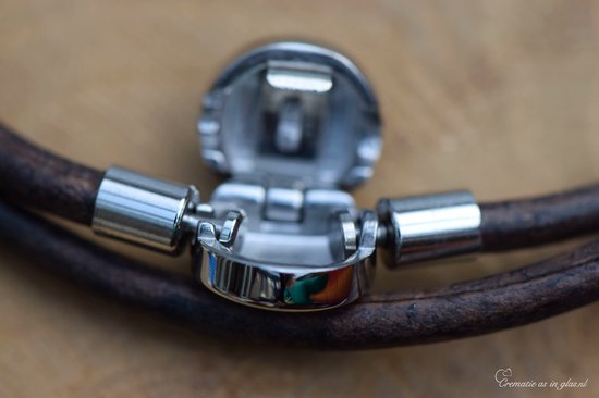 Urn-Herinnerings lederen vintage Brown armband met crematie-as glasbedel Sparkle Brown en rvs stoppers- crematie-as wordt vast in glas verwerkt- Armband wordt voor u op maat gemaakt-herinneringssieraad-assieraad-sieraad-armband-rvs kliksluting