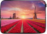 Laptophoes 13 inch - Bloemen - Windmolen - Tulpen - Zonsondergang - Roze - Laptop sleeve - Binnenmaat 32x22,5 cm - Zwarte achterkant