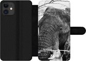 Bookcase Geschikt voor iPhone 11 telefoonhoesje - Olifant - Dieren - Takken - Natuur - Zwart wit - Met vakjes - Wallet case met magneetsluiting