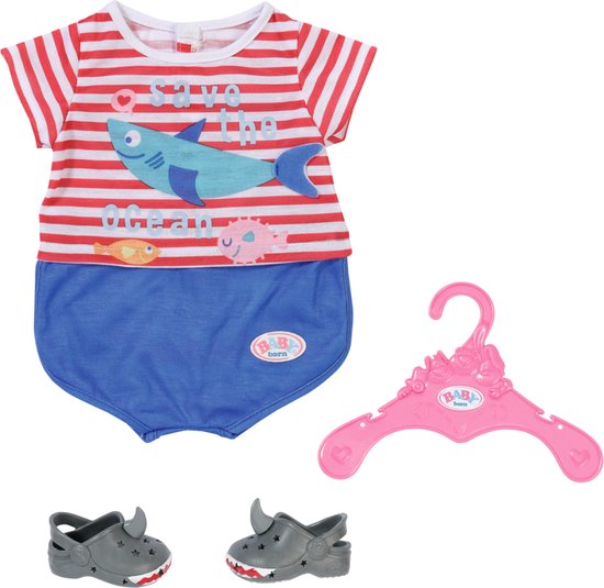 Baby Born pyjama met 'Save the Ocean' shirt, blauwe broek en grijze haaienschoentjes.