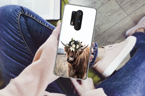 OnePlus 8 Pro - Highlander écossais - Fleurs - Animaux - Coque de téléphone en Siliconen