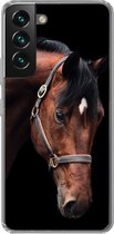 Geschikt voor Samsung Galaxy S22 hoesje - Paard - Halster - Bruin - Siliconen Telefoonhoesje