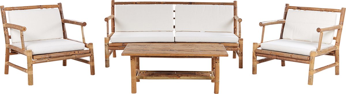 Loungeset met tafel van bamboehout in lichtbruin voor 4 personen.