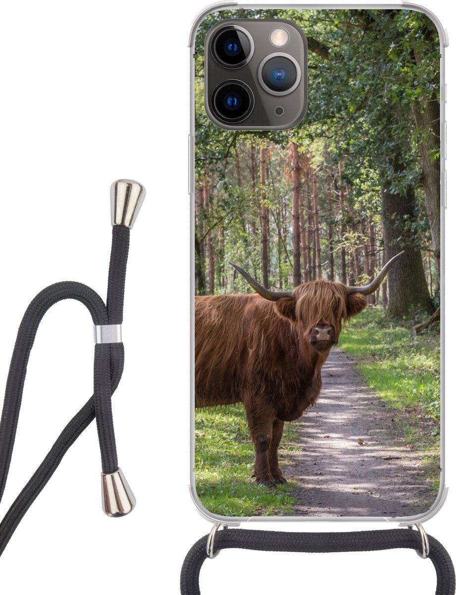Telefoonhoesje Geschikt voor iPhone 12 pro crossbody - Schotse Hooglander - Pad - Boom - Siliconen - Crossbody - Backcover met Koord - Telefoonhoesje met koord - Hoesje met touw Telefoonhoesje