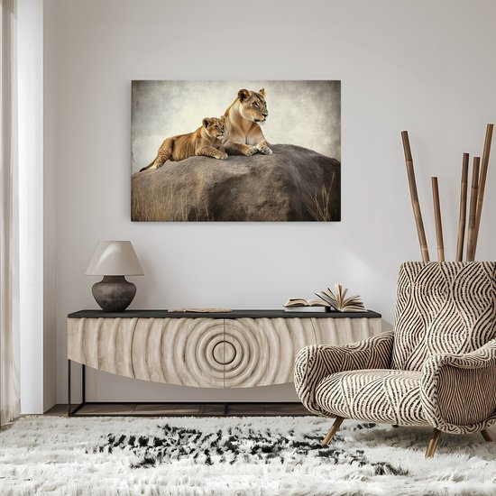 Saammp Canvas Schilderij - Leeuw met welp op steen - Dieren - Natuur - 30x20 - Foto op canvas - Wanddecoratie - Muurdecoratie Woonkamer - Slaapkamer decoratie - Canvas Print