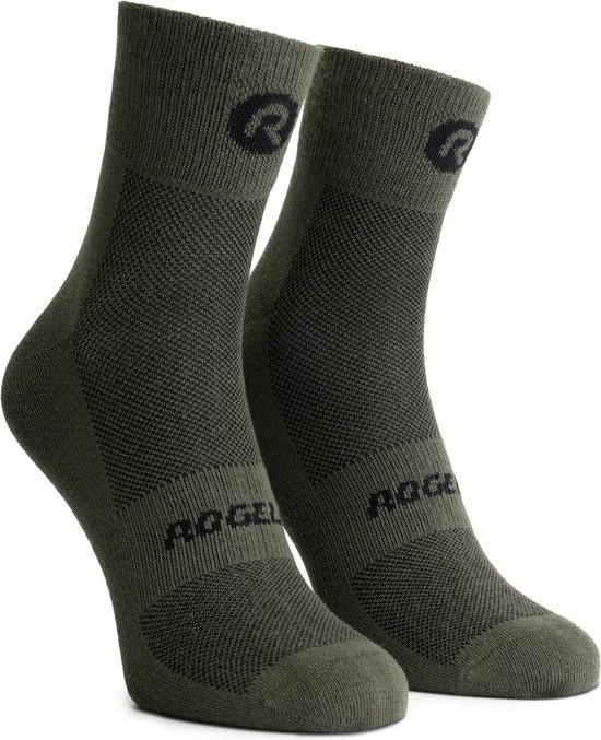 Legergroene fietssokken met een 'R' logo op de schacht en 'ROGELI' op de voet.
