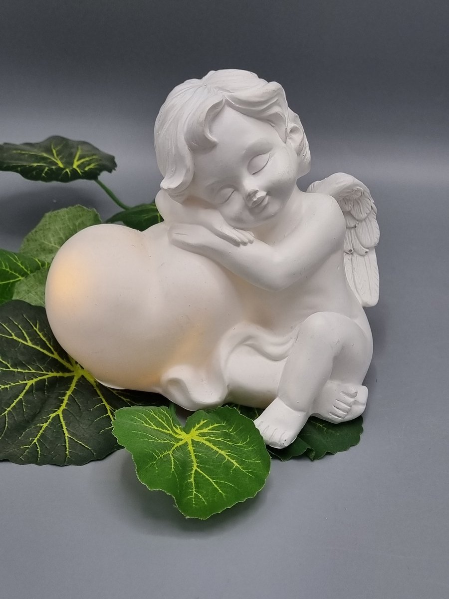Engel - Hart - Zittend - 1/20/NUS - LED - Polystone - Grafdecoratie - Beeld - Inclusief batterijen