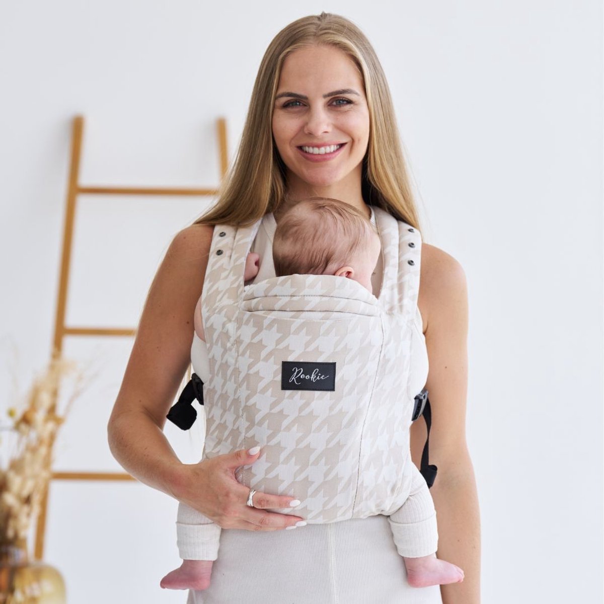 ROOKIE Baby Premium Elite draagzak - Design buikdrager en rugdrager - Comfortabel en ergonomisch baby spullen - Babydrager vanaf Geboorte - Ook voor Peuter - Biologisch katoen (Houndstooth)