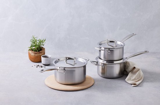 Le Creuset Hapjespan - Sauteuse - met deksel - Les Forgées TNS - ø 24 Le Creuset Hapjespan - Sauteuse - met deksel - Les Forgées TNS - ø 24