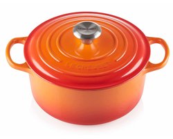 Le Creuset Braadpan Signature Oranjerood – Ø 26 cm / 5,3 Liter – Grote Ronde Stoofpan van Gietijzer – Voor Gezinsmaaltijden, Stoven of Langzaam Garen – Iconisch Oranje Design – Duurzaam, Hittebestendig en Geschikt voor Oven en Inductie