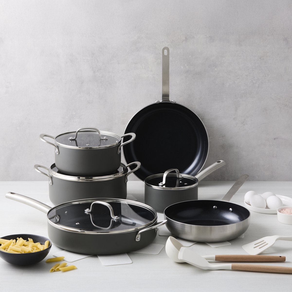 ISENVI Murray Chef Maison - Soenil Special Edition - Pannenset 15 Delig - RVS grepen - Antraciet - Keramisch - 100% PFAS, PTFE vrij - 100% duurzaam - Unieke Antiaanbaklaag - Non-stick bodem - Vaatwasbestendig - Geschikt voor alle