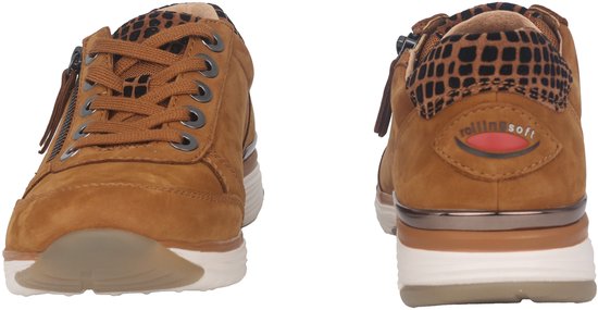 Bruine damessneakers, voorkant en achterkant zichtbaar, met luipaardprint accenten op de hiel.
