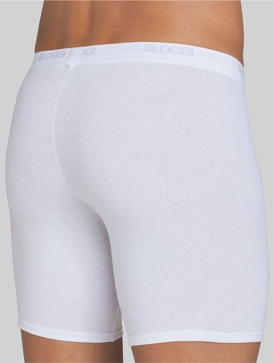 Achterkant van een witte katoenen boxershort voor heren met Sloggi-band.