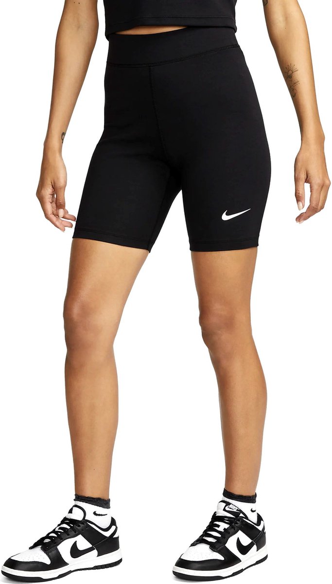 Nike sportswear classic bikershort in de kleur . Zwart