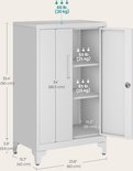 Afmetingen van een witte metalen archiefkast met één open deur. Belasting per plank 25 kg.
