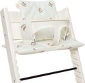 Witte stoelverkleiner met bruine wiebelpaardjes print. Zitgedeelte, rugleuning en stoelriempjes zichtbaar.