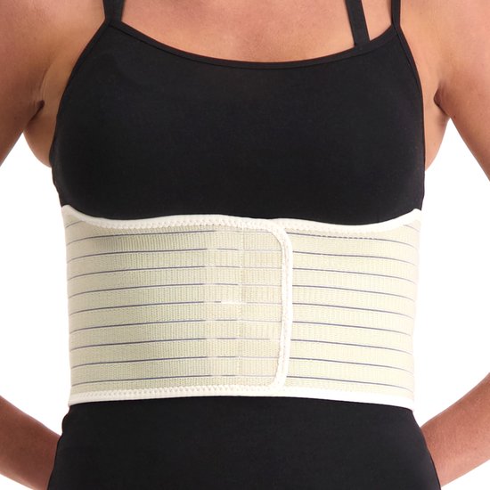 Borstbeeld van een vrouw met een beige ribbrace met paarse lijnen en klittenbandsluiting.