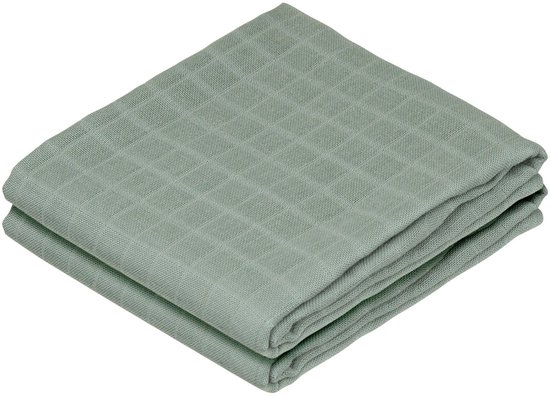Twee opgevouwen hydrofiele doeken in een zachtgroene kleur met een ruitpatroon.
