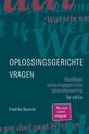 Boek 'Oplossingsgerichte vragen', handboek oplossingsgerichte gespreksvoering, 5e editie. Fredrike Bannink. Met roze label 'Nu met 2000 vragen!'.