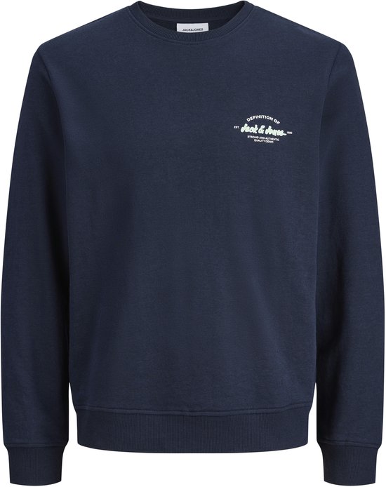 Donkerblauwe sweater met ronde hals, lange mouwen en logo op de borst.