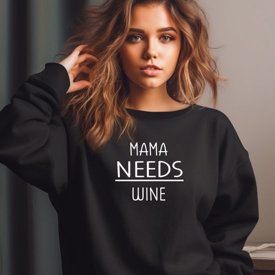 Dames Sweater- Mama Needs Wine- Zwarte sweater-wijnen- Wijn trui-Maat 2XL- Moederdag tip