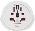 Witte wereldstekker met diverse ingangen en rode accenten. "SKROSS ADAPT TO THE WORLD" en "hama" logo. Tekst: "Adapter does not convert voltage".