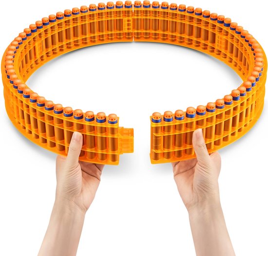 Twee handen houden een groot, rond, oranje magazijn vast, vol met blauwe en oranje pijltjes.