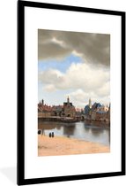 Fotolijst incl. Poster - Gezicht op Delft - Schilderij van Johannes Vermeer - 60x90 cm - Posterlijst