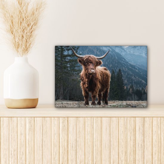 Canvas schilderij - Schotse hooglander - Berg - Landschap - Boom - Koe - Kamer decoratie - Canvas doek - Canvas schilderijen woonkamer - 30x20 cm
