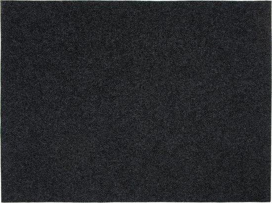 Un tapis rectangulaire gris foncé uni sur fond blanc.