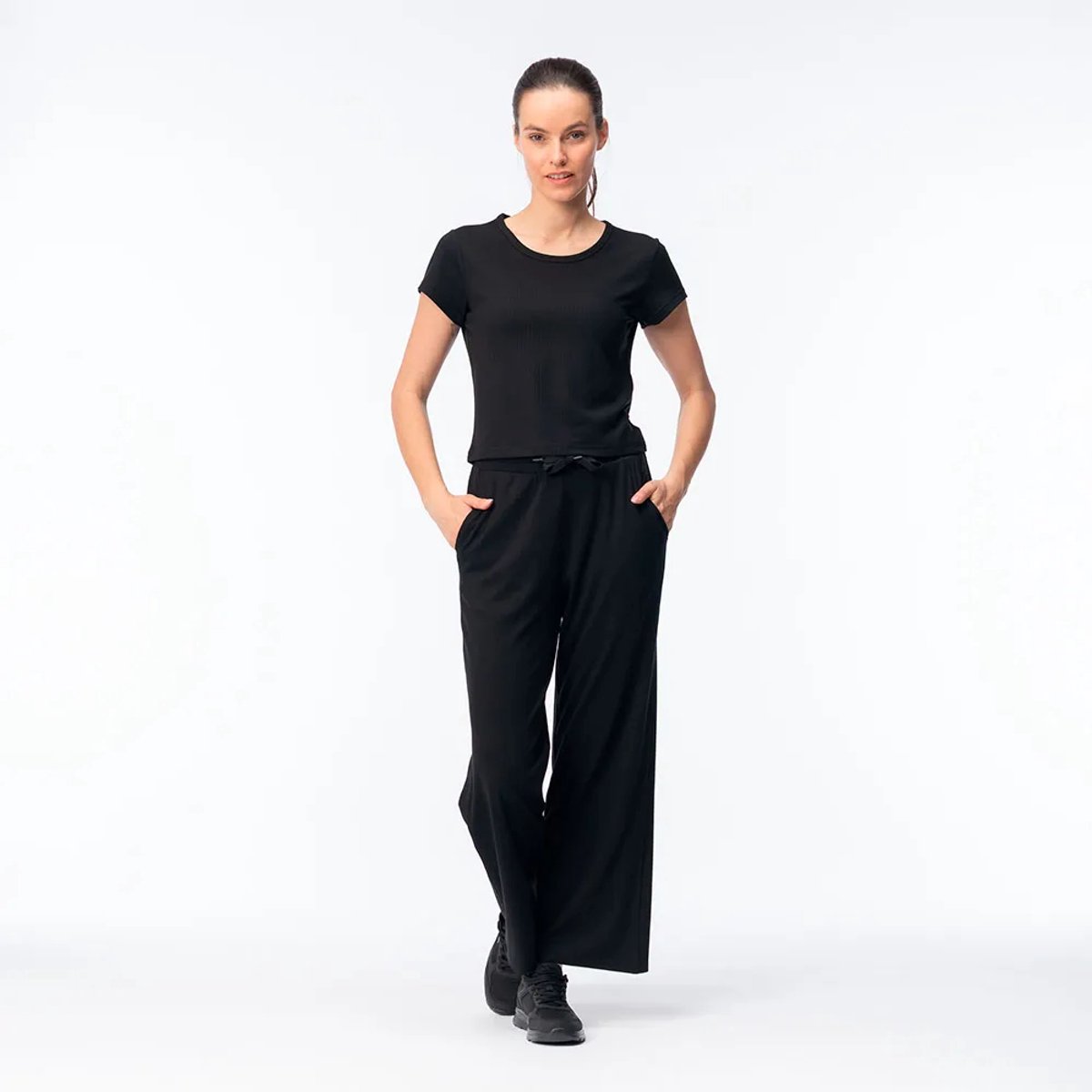 Martes Avima Ii T-shirt Met Korte Mouwen Vrouw Zwart