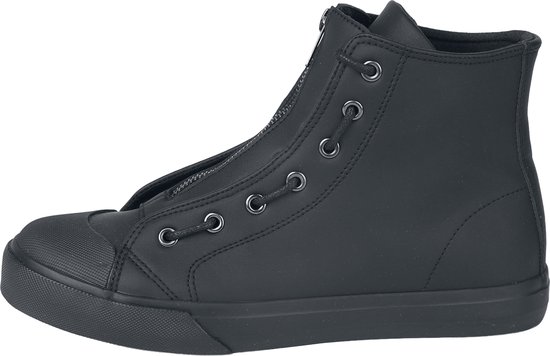 Zijkant van zwarte hoge sneaker met ritssluiting, veters en rubberen neus.