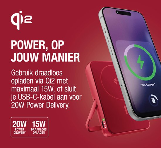 Rode magnetische powerbank laadt iPhone op met een "80% charged" indicatie.