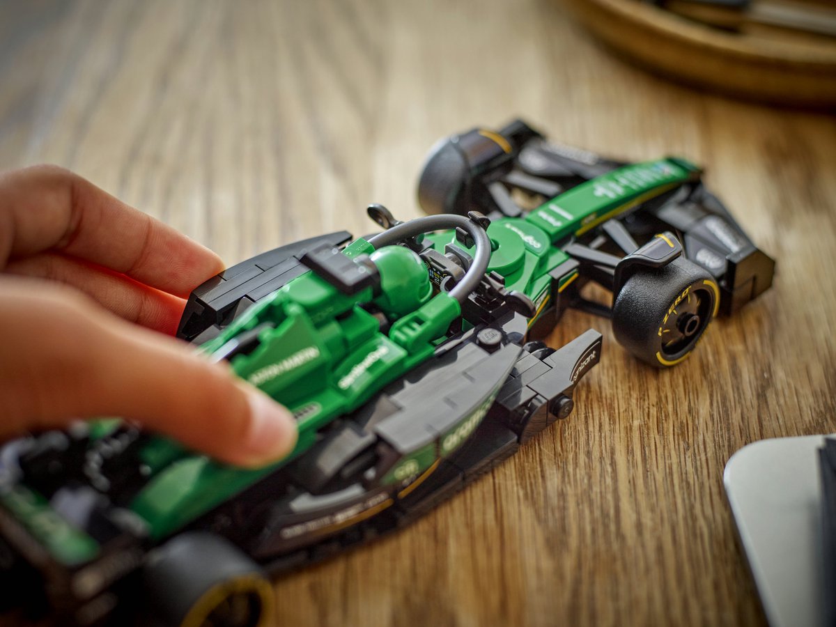 LEGO Speed Champions Aston Martin Aramco F1 AMR24 racewagen Set - 77245 — afbeelding 21