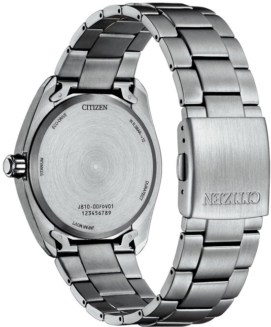 Achterkant van een zilverkleurig Citizen Eco-Drive Titanium horloge met tekst.