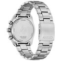 Achterkant van een zilverkleurig Citizen Eco-Drive Titanium horloge met gesp.