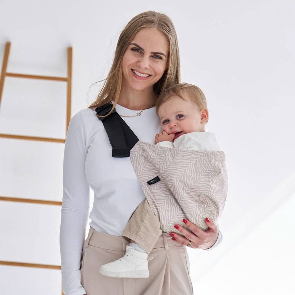 Rookie-Baby – Heupdrager Baby Zebra Beige I Ergonomisch & rugsparend I Snel om te doen – Drager vanaf 9 maanden tot ca. 4 jaar I Zijdrager voor peuters I Ideaal voor onderweg I Babydrager heupzitje