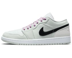 Air Jordan 1 Low SE - Maat 36.5 - Barely Green/Light Arctic Pink/Wit/Zwart / Groen Roze - Air Jordan 1 - Lifestyle - Dames Sneakers voor Vrouwen