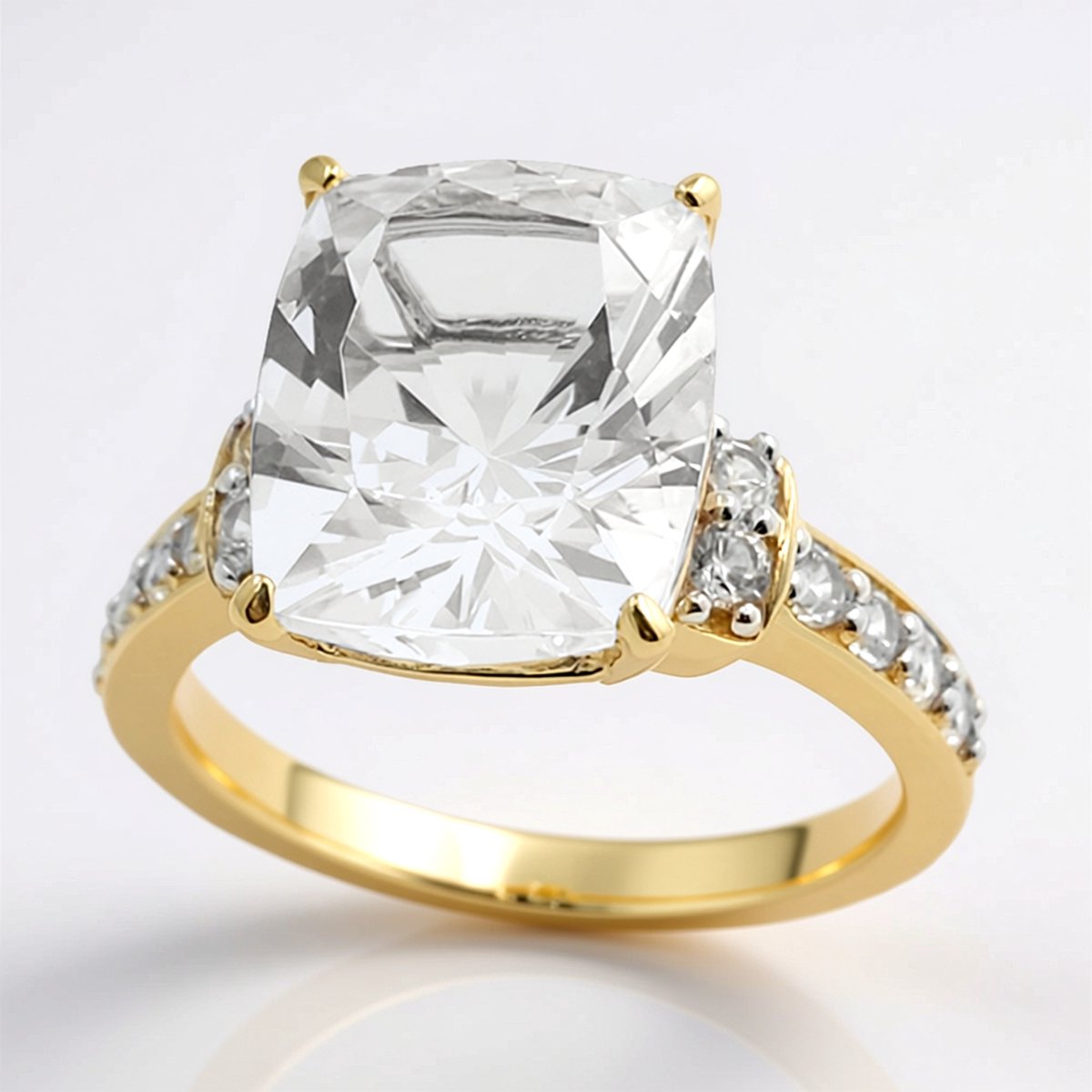 Cavill - 375 Geelgouden Ring met 5,355 ct Antiek Briljant Danburiet uit Mexico en 0,562 ct Pavé Zirkonen - Luxe Elegante Edelsieraad